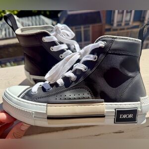 Dior B23 Black & White High-Top Sneakers. EU 37